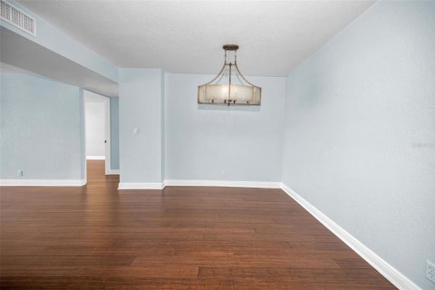 Condo in Treasure Island, Florida, 2 bedrooms  № 1835608 - photo 11