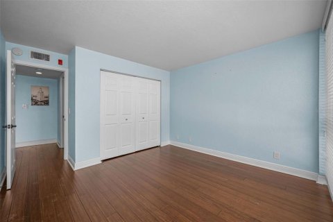 Condo in Treasure Island, Florida, 2 bedrooms  № 1835608 - photo 18