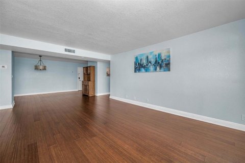 Condo in Treasure Island, Florida, 2 bedrooms  № 1835608 - photo 13