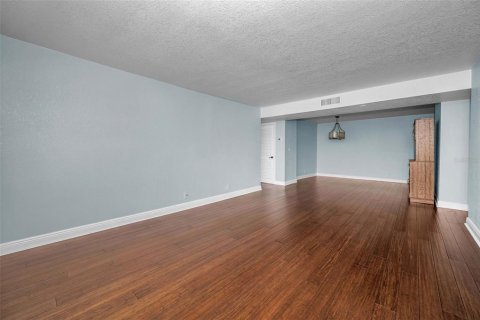 Condo in Treasure Island, Florida, 2 bedrooms  № 1835608 - photo 22