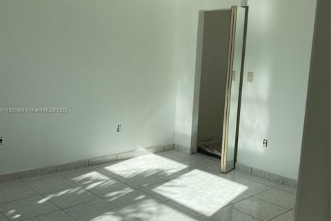 Condo in Miami, Florida, 2 bedrooms  № 1926159 - photo 5