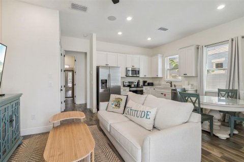 Casa en venta en Kissimmee, Florida, 2 dormitorios, 110.37 m2 № 2217880 - foto 4