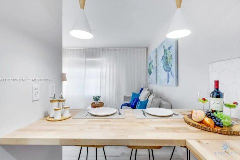 Condominio en venta en Miami Beach, Florida, 1 dormitorio, 41.99 m2 № 1864971 - foto 2