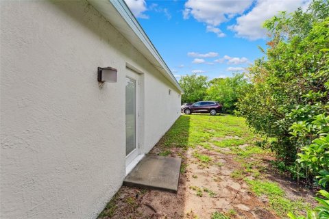 Propiedad comercial en venta en Spring Hill, Florida, 135.64 m2 № 1819436 - foto 10