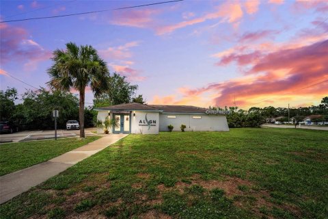 Propiedad comercial en venta en Spring Hill, Florida, 135.64 m2 № 1819436 - foto 4