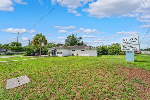 Propiedad comercial en venta en Spring Hill, Florida, 135.64 m2 № 1819436 - foto 6