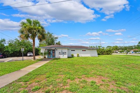 Propiedad comercial en venta en Spring Hill, Florida, 135.64 m2 № 1819436 - foto 3