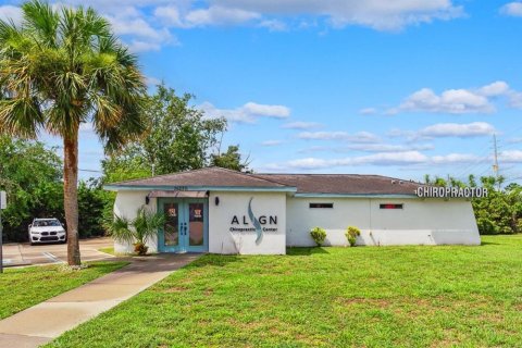 Propiedad comercial en venta en Spring Hill, Florida, 135.64 m2 № 1819436 - foto 30