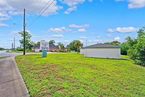 Propiedad comercial en venta en Spring Hill, Florida, 135.64 m2 № 1819436 - foto 9