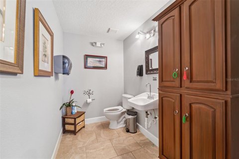 Propiedad comercial en venta en Spring Hill, Florida, 135.64 m2 № 1819436 - foto 25