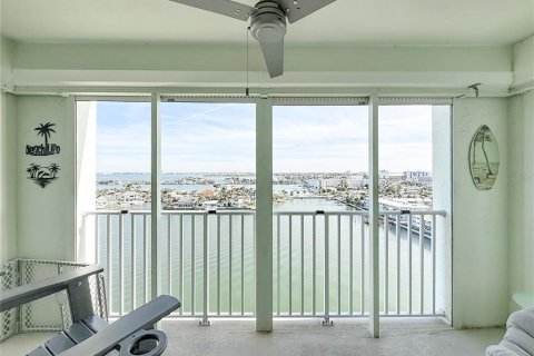 Condo in Saint Pete Beach, Florida, 1 bedroom  № 2402752