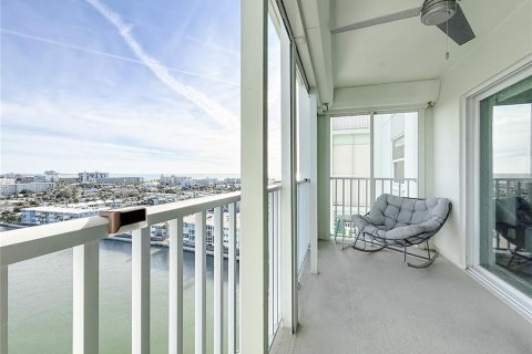 Condo in Saint Pete Beach, Florida, 1 bedroom № 2402752 - photo 30