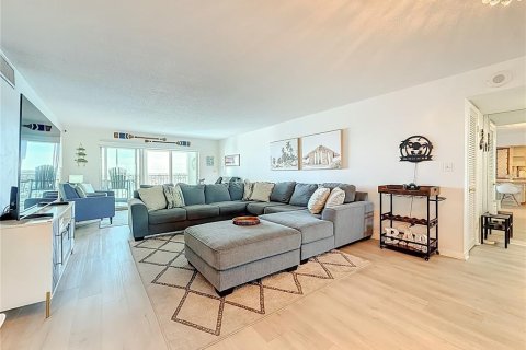 Condo in Saint Pete Beach, Florida, 1 bedroom № 2402752 - photo 6