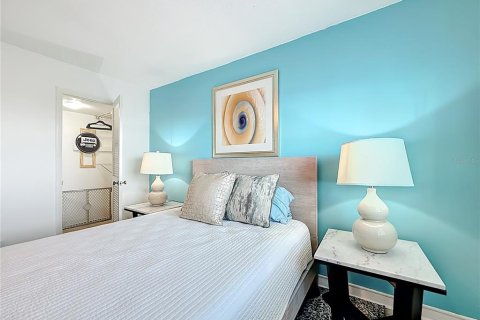 Condo in Saint Pete Beach, Florida, 1 bedroom № 2402752 - photo 25