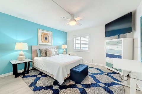 Condo in Saint Pete Beach, Florida, 1 bedroom № 2402752 - photo 22