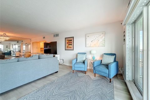 Condo in Saint Pete Beach, Florida, 1 bedroom № 2402752 - photo 21