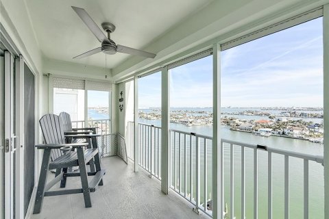 Condo in Saint Pete Beach, Florida, 1 bedroom № 2402752 - photo 28