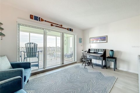 Condo in Saint Pete Beach, Florida, 1 bedroom № 2402752 - photo 16