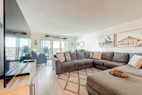 Condo in Saint Pete Beach, Florida, 1 bedroom № 2402752 - photo 14