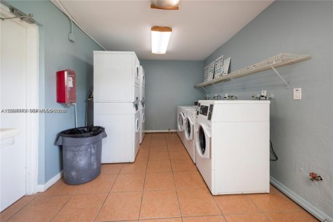 Condominio en alquiler en Plantation, Florida, 1 dormitorio, 60.94 m2 № 2088271 - foto 14