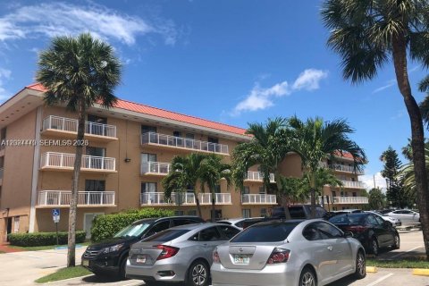 Condominio en alquiler en Plantation, Florida, 1 dormitorio, 60.94 m2 № 2088271 - foto 13