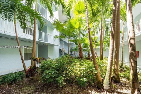 Condominio en alquiler en Plantation, Florida, 1 dormitorio, 60.94 m2 № 2088271 - foto 2