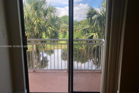 Condominio en alquiler en Plantation, Florida, 1 dormitorio, 60.94 m2 № 2088271 - foto 10
