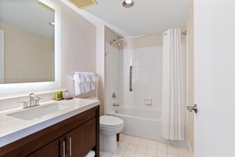 Copropriété à vendre à Sunny Isles Beach, Floride: 3 chambres, 172.8 m2 № 1770644 - photo 15