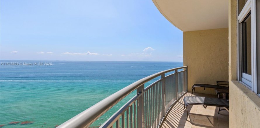Condo à Sunny Isles Beach, Floride, 3 chambres  № 1770644
