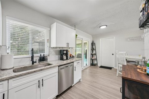 Villa ou maison à vendre à Tampa, Floride: 3 chambres, 90.58 m2 № 1845275 - photo 11