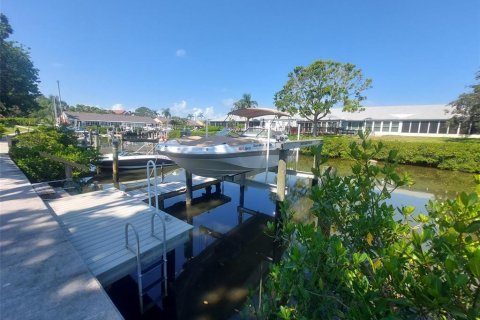 Touwnhouse à vendre à Seminole, Floride: 2 chambres, 133.78 m2 № 2385696 - photo 3