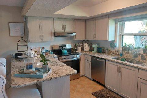 Touwnhouse à vendre à Seminole, Floride: 2 chambres, 133.78 m2 № 2385696 - photo 10