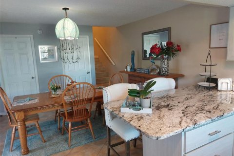 Touwnhouse à vendre à Seminole, Floride: 2 chambres, 133.78 m2 № 2385696 - photo 12