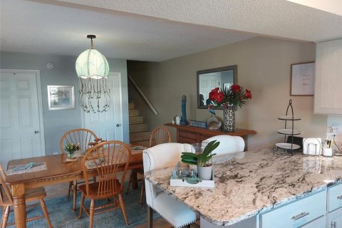 Touwnhouse à vendre à Seminole, Floride: 2 chambres, 133.78 m2 № 2385696 - photo 11