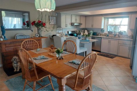 Touwnhouse à vendre à Seminole, Floride: 2 chambres, 133.78 m2 № 2385696 - photo 9
