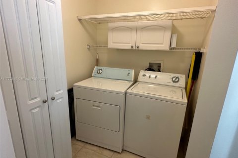 Condo in Miami, Florida, 2 bedrooms  № 1867950 - photo 13