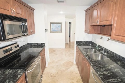 Condo in Miami, Florida, 2 bedrooms  № 1867950 - photo 9