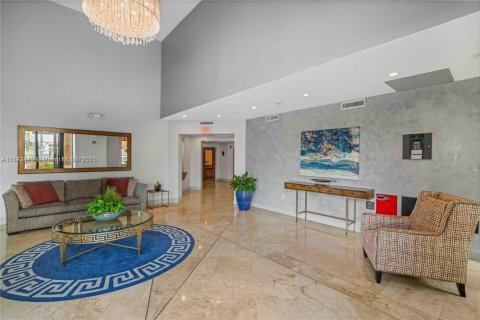 Condo in Miami, Florida, 2 bedrooms  № 1867950 - photo 17