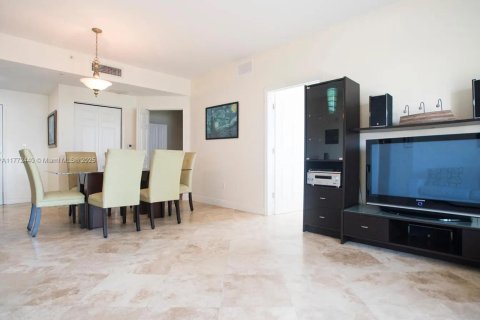 Condo in Miami, Florida, 2 bedrooms  № 1867950 - photo 3