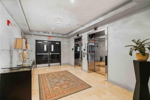 Condo in Miami, Florida, 2 bedrooms  № 1867950 - photo 21