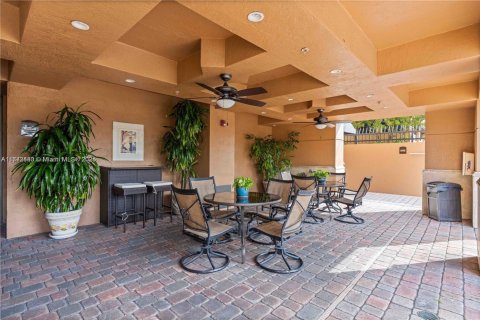 Condo in Miami, Florida, 2 bedrooms  № 1867950 - photo 24