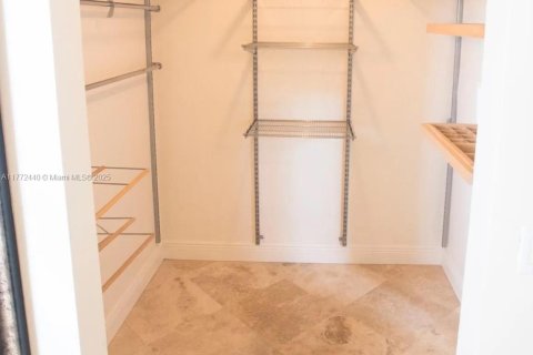 Condo in Miami, Florida, 2 bedrooms  № 1867950 - photo 8