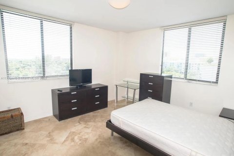 Condo in Miami, Florida, 2 bedrooms  № 1867950 - photo 5
