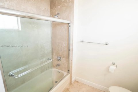 Condo in Miami, Florida, 2 bedrooms  № 1867950 - photo 7