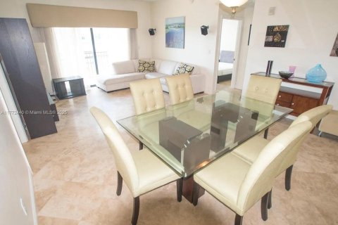 Condo in Miami, Florida, 2 bedrooms  № 1867950 - photo 2