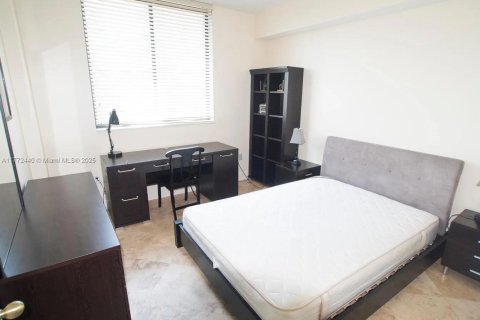 Condo in Miami, Florida, 2 bedrooms  № 1867950 - photo 4