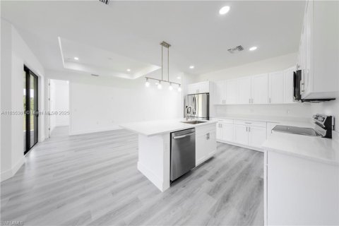 House in Lehigh Acres, Florida 3 bedrooms № 1875068 - photo 9