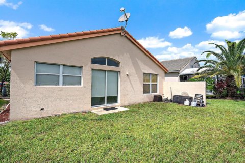 House in Lake Worth, Florida 3 bedrooms, 135.36 sq.m. № 2260506 - photo 18