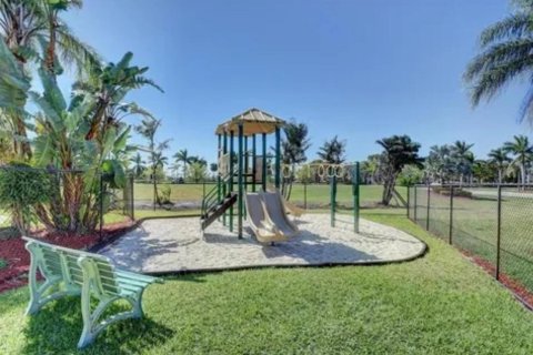 House in Lake Worth, Florida 3 bedrooms, 135.36 sq.m. № 2260506 - photo 22