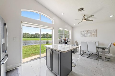 House in Lake Worth, Florida 3 bedrooms, 135.36 sq.m. № 2260506 - photo 7